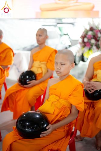ภาพ No.145633:พิธีตักบาตรโครงการบรรพชาสามเณร โรงเรียนนานาชาติ รุ่นที่ 13 ณ มหารัตนวิหารคด 9 วัดพระธรรมกาย วันเสาร์ที่ 20 กรกฎาคม พ.ศ. 2567