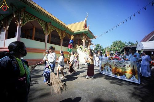 ภาพ No.166630:พิธีทอดกฐิน ณ วัดโพธิ์ไทร อ.เกษตรสมบูรณ์ จ.ชัยภูมิ ในโครงการกฐินสามัคคีทั่วไทย 30,000 วัด บูชาธรรม 80 ปี หลวงพ่อธัมมชโย โดยคณะศิษยานุศิษย์วัดพระธรรมกาย วันที่ 23 ตุลาคม พ.ศ. 2567