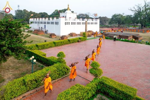 ภาพ No.212876:วันที่ 14 - 15 มีนาคม พ.ศ. 2568 คณะสงฆ์และสามเณรเดินธรรมยาตรา ในโครงการบวชสามเณรเนปาล 500 รูป ไปยังสถานที่รอบมายาเทวีและลุมพินีเกรด ณ ลุมพินี ประเทศเนปาล