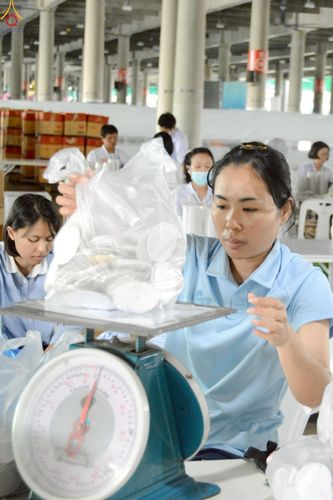 ภาพ No.246667:วันที่ 12 กันยายน พ.ศ. 2568 การเก็บงาน จัดเก็บไฟ LED ของเจ้าหน้าที่ทุกสถานะ ณ วิหารคด วัดพระธรรมกาย