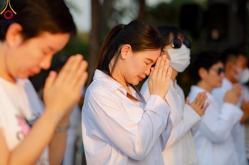 ภาพ No.109547:พิธีจุดประทีปถวายเป็นพุทธบูชา และบูชาธรรมมหาปูชนียาจารย์ วันที่ 10 มกราคม พ.ศ. 2567 ณ อนุสรณ์สถานคลองบางนางแท่น อ.สามพราน จ.นครปฐม