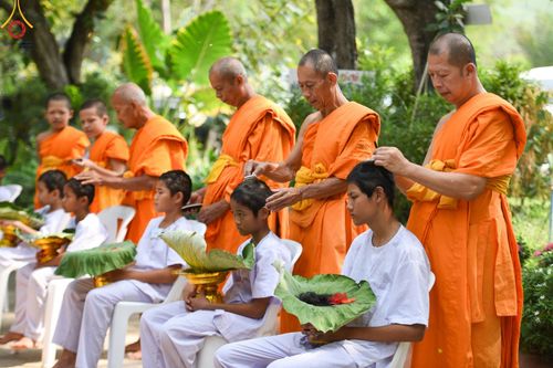 ภาพ No.135194:พิธีตัดปอยผม, พิธีขอขมารับผ้าไตร, พิธีบรรพชา, พิธีถวายบาตร ในโครงการบรรพชาสามเณร ฟื้นฟูพระพุทธศาสนาทั่วไทย  ณ ศูนย์ปฏิบัติธรรมบุญประสาน ต.พญาเย็น อ.ปากช่อง จ.นครราชสีมา วันที่ 5 เมษายน พ.ศ. 2567