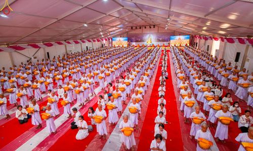 ภาพ No.103074:พิธีขอขมา มอบบาตรและผ้าไตร ธรรมทายาทชาวอินโดนีเซียกว่า 1,000 คน ณ มหาเจดีย์บุโรพุทโธ ประเทศอินโดนีเซีย ในวันที่ 19 ธันวาคม พ.ศ. 2566