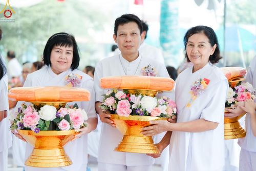 ภาพ No.158085:พิธีทอดผ้าป่า ติดตั้งแผ่นสิริฉะทะนะรัสมี(หลังคา) อาคาร 80 ปี หลวงพ่อธัมมชโย วันอาทิตย์ที่ 22 กันยายน พ.ศ. 2567 ณ ศูนย์ปฏิบัติธรรมวิหารแดง อ.วิหารแดง จ.สระบุรี