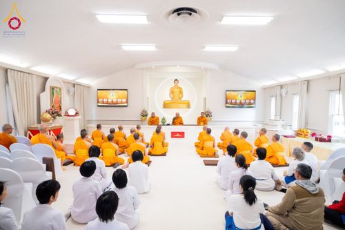 คณะศิษยานุศิษย์รวมใจสถาปนาและสมโภช ธรรมจักร เพื่ออัญเชิญประดิษฐาน ณ ยอดอุโบสถ 80 ปี หลวงพ่อธัมมชโย วัดพระธรรมกายนิวเจอร์ซี ประเทศสหรัฐอเมริกา  วันอาทิตย์ที่ 7 เมษายน พ.ศ. 2567