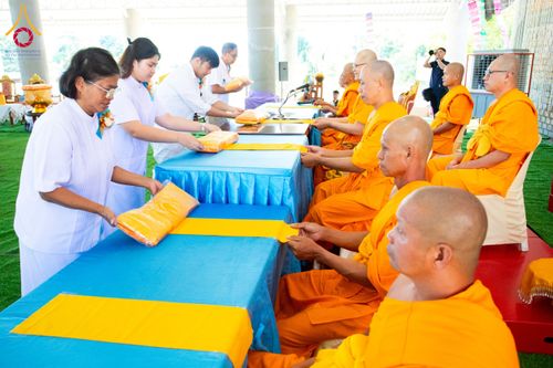 ภาพ No.179318:พิธีทอดกฐิน ณ ธุดงคสถานลำพูน อำเภอบ้านโฮ่ง จังหวัดลำพูน ในโครงการกฐินสามัคคีทั่วไทย 30,000 วัด บูชาธรรม 80 ปี หลวงพ่อธัมมชโย โดยคณะศิษยานุศิษย์วัดพระธรรมกาย วันที่ 15 พฤศจิกายน พ.ศ. 2567