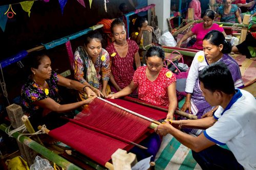 ภาพ No.257480:วันที่ 17 ตุลาคม พ.ศ. 2568 พิธีทอดกฐินสมทบวัดกัลยาณมิตรต่างประเทศ  บูชาธรรม 81 ปี หลวงพ่อธัมมชโย ณ ศูนย์ปฏิบัติธรรมไมตรีปูร์ เมืองคาร์การชารี ประเทศบังกลาเทศ 