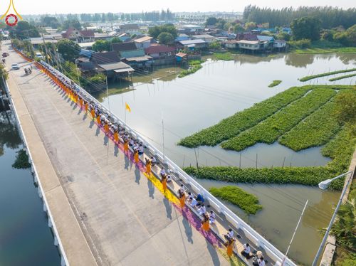 ภาพ No.110365:พิธีต้อนรับพระธรรมยาตรา ในโครงการธรรมยาตรากตัญญูบูชา มหาปูชนียาจารย์ พระมงคลเทพมุนี(สด จนฺทสโร) พระผู้ปราบมาร อนุสรณ์สถาน 7 แห่ง ปีที่ 12 วันที่ 11 มกราคม พ.ศ. 2567 ณ อนุสรณ์สถานลำดับที่ 3 สถานที่เกิดใหม่ในเพศสมณะ วัดสองพี่น้อง จ.สุพรรณบุรี