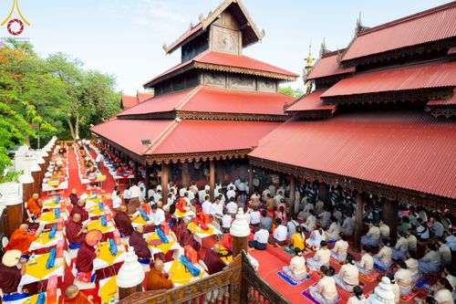 ภาพ No.220076:วันพุธที่ 16 เมษายน พ.ศ. 2568 วัดพระธรรมกายถวายมหาสังฆทาน มอบสิ่งของและทุนทรัพย์กว่า 4 ล้านบาท บรรเทาทุกข์ 181 วัดแผ่นดินไหวเมียนมา