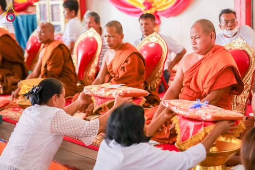 ภาพ No.169232:พิธีทอดกฐิน ณ วัดเนินสว่างวราราม จ.พิษณุโลก ในโครงการกฐินสามัคคีทั่วไทย 30,000 วัด บูชาธรรม 80 ปี หลวงพ่อธัมมชโย โดยคณะศิษยานุศิษย์วัดพระธรรมกาย วันที่ 24 ตุลาคม พ.ศ. 2567