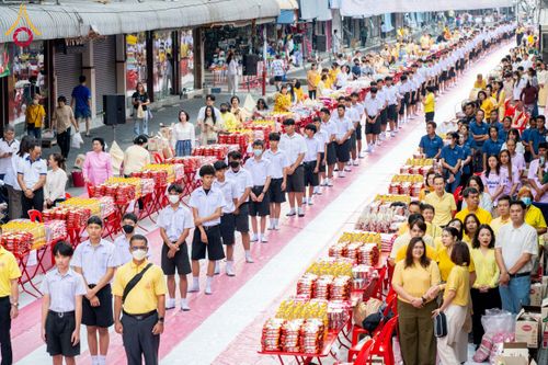 ภาพ No.180262:พิธีทำบุญตักบาตร ข้าวสารอาหารแห้ง แด่คณะสงฆ์ 99 รูป เนื่องในวันพ่อแห่งชาติ ปีที่ 50 ณ ศูนย์การค้าตลาดรังสิต ซ.รังสิต-ปทุมธานี 5 วันที่ 5 ธันวาคม พ.ศ. 2567