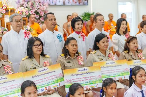 ภาพ No.190271:พิธีเจริญพระพุทธมนต์ ปฏิบัติธรรม มอบทุนการศึกษา ถวายสังฆทาน 141 วัด เพื่อถวายเป็นพุทธบูชา และขับเคลื่อนโครงการหมู่บ้านรักษาศีล 5 โดยคณะสงฆ์จังหวัดสุพรรณบุรี คณะศิษยานุศิษย์วัดพระธรรมกาย โครงการธรรมยาตรา ปีที่ 13 ณ ศูนย์ปฏิบัติธรรมพระมงคลเทพมุนี