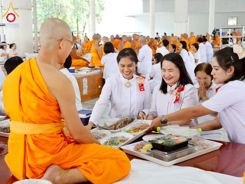 ภาพ No.263021:วันที่ 21 ตุลาคม พ.ศ. 2568 (วันพระ แรม 14 ค่ำ เดือน 11) พิธีบุพเปตพลี ครั้งที่ 171 ร่วมอุทิศบุญแด่หมู่ญาติที่ล่วงลับไปแล้ว และสืบทอดอายุพระพุทธศาสนา ณ หอฉันคุณยายอาจารย์ฯ วัดพระธรรมกาย