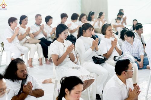 ภาพ No.248573:วันที่ 28 กันยายน พ.ศ. 2568 พิธีตัดปอยผม และปลงผม โครงการอุปสมบทบูชาธรรม 141 ปี พระมงคลเทพมุนี ณ วิหารคด วัดพระธรรมกาย