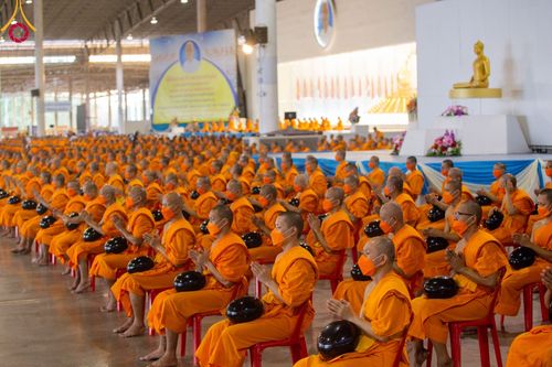 ภาพ No.92085:พิธีตักบาตร ในวันทอดกฐินสามัคคี ประจำปีพุทธศักราช 2566 วันอาทิตย์ต้นเดือนที่ 5 พฤศจิกายน พ.ศ. 2566 ณ สภาธรรมกายสากล วัดพระธรรมกาย จ.ปทุมธานี