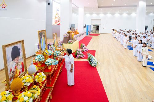 ภาพ No.242696:วันที่ 29-31 สิงหาคม พ.ศ. 2568 องค์กรภาคีเครือข่าย “บวร” (บ้าน-วัด-โรงเรียน-ราชการ) อ.คลองหลวง จัดบวชอุบาสิกาแก้ว ถวายพระราชกุศลแด่สมเด็จพระพันปีหลวง - กตัญญูบูชาแด่ผู้มีพระคุณ