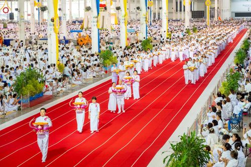 ภาพ No.277455:วันอาทิตย์ต้นเดือนที่ 7 ธันวาคม พ.ศ.2568 พิธีทอดผ้าป่าต้นสมบัติจักรพรรดิ ณ สภาธรรมกายสากล วัดพระธรรมกาย