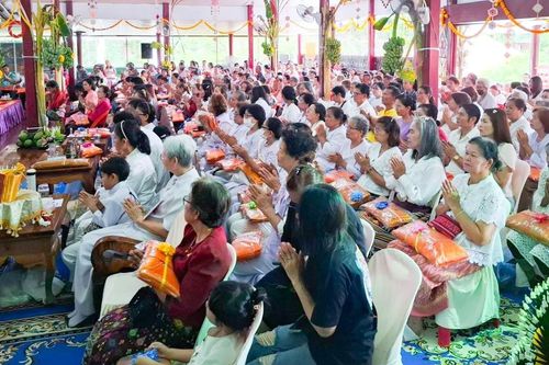 ภาพ No.164236:พิธีทอดกฐิน ณ วัดโคกสว่างสามัคคี อ.เมืองเพชรบูรณ์ จ.เพชรบูรณ์ ในโครงการกฐินสามัคคีทั่วไทย 30,000 วัด บูชาธรรม 80 ปี หลวงพ่อธัมมชโย โดย คณะศิษยานุศิษย์วัดพระธรรมกาย วันที่ 20 ตุลาคม พ.ศ. 2567