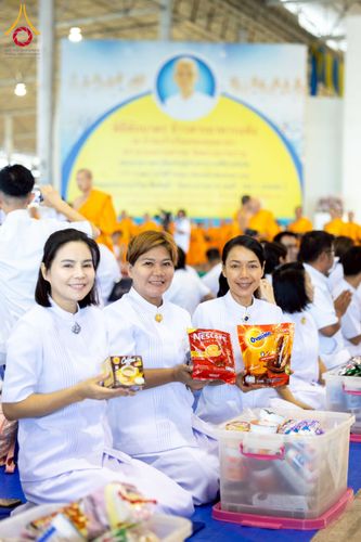 ภาพ No.231993:วันอาทิตย์ที่ 6 กรกฏาคม พ.ศ. 2568 พิธีตักบาตร ข้าวสารอาหารแห้ง  พิธีบูชาข้าวพระ สัมมนาพิเศษราชเหล็ก ณ สภาธรรมกายสากล วัดพระธรรมกาย