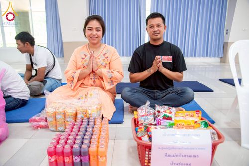 ภาพ No.218024:วันอาทิตย์ที่ 13 เมษายน พ.ศ. 2568 พิธีตักบาตรฉลองสามเณรใหม่ 75 รูป เนื่องในวันสงกรานต์ (โครงการบรรพชาสามเณรฟื้นฟูพระพุทธศาสนาทั่วไทย ประจำปีพุทธศักราช 2568) ณ ศูนย์ปฏิบัติธรรมระยอง(บ้านช่องลม) ตำบลบางบุตร อำเภอบ้านค่าย จังหวัดระยอง