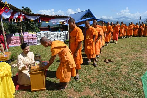 ภาพ No.176696:พิธีทอดกฐิน สำนักสงฆ์เคาะทีโคะ อ.ท่าสองยาง จ.ตาก ในโครงการกฐินสามัคคีทั่วไทย 30,000 วัด บูชาธรรม 80 ปี หลวงพ่อธัมมชโย โดยคณะศิษยานุศิษย์วัดพระธรรมกาย วันที่ 10 พฤศจิกายน พ.ศ. 2567