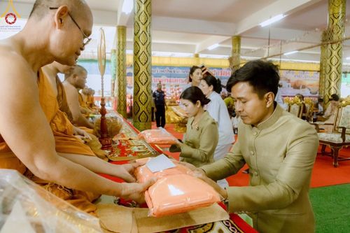 ภาพ No.176535:พิธีทอดกฐิน ณ วัดโนนดินแดงเหนือ อำเภอโนนดินแดง จังหวัดบุรีรัมย์  ในโครงการกฐินสามัคคีทั่วไทย 30,000 วัด บูชาธรรม 80 ปี หลวงพ่อธัมมชโย โดยคณะศิษยานุศิษย์วัดพระธรรมกาย วันที่ 27 ตุลาคม พ.ศ. 2567