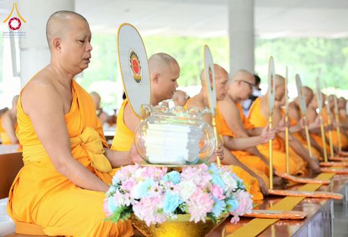 ภาพ No.226501:วันที่ 26 พฤษภาคม พ.ศ. 2568 พิธีบุพเปตพลี ครั้งที่ 164 ร่วมอุทิศบุญแด่หมู่ญาติที่ล่วงลับไปแล้ว และสืบทอดอายุพระพุทธศาสนา ณ หอฉันคุณยายอาจารย์ฯ วัดพระธรรมกาย