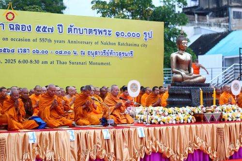 ภาพ No.210250:วันอาทิตย์ที่ 9 มีนาคม พ.ศ. 2568 พ่อเมืองโคราชจัดตักบาตรพระหมื่น ทำบุญเมือง 557 ปี