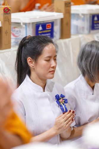 ภาพ No.202131:พิธีเจริญพระพุทธมนต์ ปฏิบัติธรรม มอบทุนการศึกษา ถวายสังฆทาน 108 วัด เพื่อถวายเป็นพุทธบูชา และขับเคลื่อนโครงการหมู่บ้านรักษาศีล 5 โดยคณะสงฆ์จังหวัดนครปฐม คณะศิษยานุศิษย์วัดพระธรรมกาย โครงการธรรมยาตรา ปีที่ 13 ณ วัดบางปลา อำเภอบางเลน จังหวัดนครปฐม