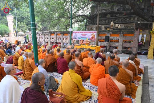 ภาพ No.179771:พิธีทอดกฐินสมทบ ณ วัดพุทธรัตน ทอดกฐินใต้ต้นพระศรีมหาโพธิ์ เมืองพุทธคยา ประเทศอินเดีย วันที่ 12 พฤศจิกายน พ.ศ. 2567