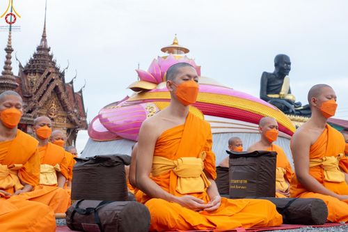 ภาพ No.127925:คณะพระธรรมยาตราฯ ปฎิบัติธรรมและถ่ายภาพหมู่ประวัติศาสตร์ ณ ลานหน้าพระปรางค์สามยอด วัดโคกสมานคุณ อ.หาดใหญ่ จ.สงขลา วันเสาร์ที่ 9 มีนาคม พ.ศ. 2567