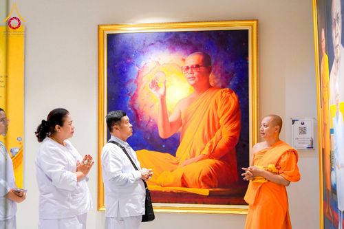 ภาพ No.327655:วันที่ 1-6 พฤษภาคม พ.ศ.2569 ต้อนรับชาวต่างชาติ พระภิกษุ คณะชาวเมียนมาร์  อุบาสิกาชาวอินเดีย เยี่ยมชมวัดพระธรรมกายและสักการะพระมหาธรรมกายเจดีย์