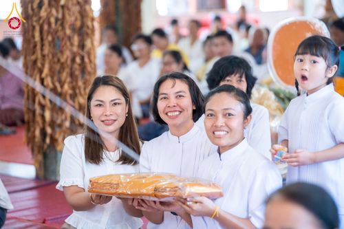 ภาพ No.172572:พิธีทอดกฐิน วัดศรีบุญเรือง จ.สกลนคร ในโครงการกฐินสามัคคีทั่วไทย 30,000 วัด บูชาธรรม 80 ปี หลวงพ่อธัมมชโย โดยคณะศิษยานุศิษย์วัดพระธรรมกาย วันที่ 25 ตุลาคม พ.ศ. 2567