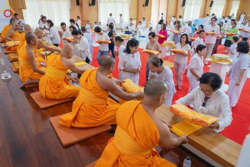 พิธีทอดผ้าป่า กองทุนเผยแผ่วิชชาธรรมกาย ณ ห้องธรรมศาลา ศูนย์ปฏิบัติธรรมนครราชสีมา วันศุกร์ที่ 1 มีนาคม พ.ศ. 2567