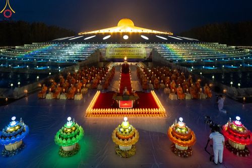 ภาพ No.170271:พิธีลอยกระทงธรรม ณ สระเศรษฐีทะเลบุญ มหาวิหารพระมงคลเทพมุนีฯ วัดพระธรรมกาย วันศุกร์ที่ 15 พฤศจิกายน พ.ศ.2567 (วันเพ็ญ 15 ค่ำ เดือน 12)