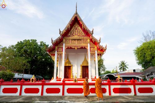 ภาพ No.234354:วันพฤหัสบดีที่ 24 กรกฎาคม พ.ศ. 2568 พิธีถวายสังฆทานแก่คณะสงฆ์ 323 วัด , พิธีมอบกองทุนหนุนแรงใจช่วยครูใต้ , พิธีทำบุญส่วนกุศลแด่ผู้วายชนม์ ในเหตุการณ์ความไม่สงบ 4 จังหวัด ชายแดนภาคใต้ (ปัตตานี , ยะลา , นราธิวาส , สงขลา) ปีที่ 21 ครั้งที่ 179 ณ วัดเวฬุวัน 