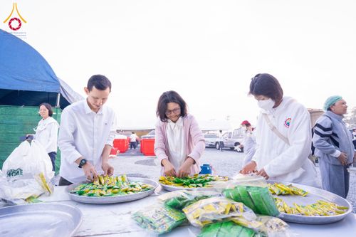 ภาพ No.200842:พิธีถวายภัตตาหารเป็นสังฆทาน แด่พระธรรมยาตรา ณ อนุสรณ์สถานบางปลา วัดบางปลา อำเภอบางเลน จังหวัดนครปฐม ในโครงการธรรมยาตรา กตัญญูบูชา มหาปูชนียาจารย์ พระมงคลเทพมุนี(สด จนฺทสโร) พระผู้ปราบมาร อนุสรณ์สถาน 7 แห่ง ปีที่ 13 วันที่ 24 มกราคม พ.ศ. 2568