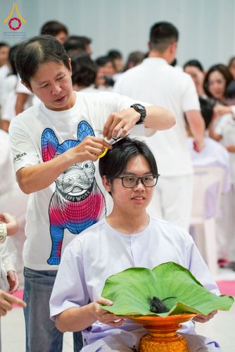 ภาพ No.216579:วันเสาร์ที่ 5 เมษายน พ.ศ. 2568 พิธีปลงผมธรรมทายาท โครงการบรรพชาอุปสมบทหมู่ธรรมทายาทอุดมศึกษารุ่น 52 ณ วัดพระธรรมกาย จ.ปทุมธานี