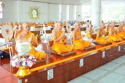 ภาพ No.234814:วันศุกร์ที่ 25 กรกฎาคม พ.ศ. 2568 (วันพระ แรม 15 ค่ำ เดือน 8) พิธีบุพเปตพลี ครั้งที่ 167 ร่วมอุทิศบุญแด่หมู่ญาติที่ล่วงลับไปแล้ว และสืบทอดอายุพระพุทธศาสนา ณ หอฉันคุณยายอาจารย์ฯ วัดพระธรรมกาย