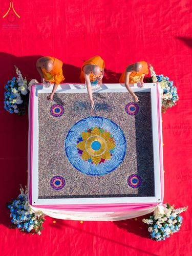 ภาพ No.162063:พิธีโปรยรัตนชาติ ลานอเนกประสงค์พญานาค 4 ตระกูล วันพฤหัสบดีที่ 17 ตุลาคม พ.ศ. 2567 ณ พุทธอุทยานนานาชาติ จังหวัดหนองคาย