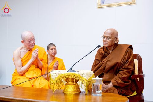 ภาพ No.222349:วันที่ 21 เมษายน พ.ศ. 2568 หลวงพ่อทัตตชีโวต้อนรับคณะสงฆ์ WAB ณ อาคาร 100 ปี คุณยายมหารัตนอุบาสิกาจันทร์ ขนนกยูง วัดพระธรรมกาย