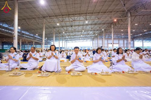 ภาพ No.202657:พิธีถวายภัตตาหารเป็นสังฆทาน แด่พระธรรมยาตรา ณ วัดพระธรรมกาย ตำบลคลองสาม อำเภอคลองหลวง จังหวัดปทุมธานี ในโครงการธรรมยาตรา กตัญญูบูชา มหาปูชนียาจารย์ พระมงคลเทพมุนี(สด จนฺทสโร) พระผู้ปราบมาร อนุสรณ์สถาน 7 แห่ง ปีที่ 13 วันที่ 28 มกราคม พ.ศ. 2568