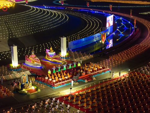 ภาพ No.122193:พิธีจุดประทีปถวายเป็นพุทธบูชา และบูชาธรรมมหาปูชนียาจารย์ พระมงคลเทพมุนี(สด จนฺทสโร) ในโครงการธรรมยาตรา กตัญญูบูชา มหาปูชนียาจารย์ พระมงคลเทพมุนี(สด จนฺทสโร) พระผู้ปราบมาร อนุสรณ์สถาน 7 แห่ง ปีที่ 12 วันที่ 31 มกราคม พ.ศ. 2567 ณ วัดพระธรรมกาย จ.ปทุมธานี (