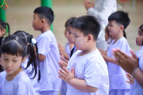 ภาพ No.144589:ชาวอำเภอคลองหลวง จังหวัดปทุมธานี ถวายเทียนพรรษามหามงคล เนื่องในเทศกาลเข้าพรรษา ประจำปี 2567 แด่คณะสงฆ์วัดพระธรรมกาย  วันพฤหัสบดีที่ 18 กรกฎาคม พ.ศ. 2567