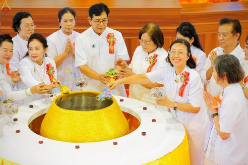 ภาพ No.265669:วันเสาร์ที่ 18 ตุลาคม พ.ศ. 2568 พิธีตักบาตร มณีนพรัตน์ทิพย์สุธาโภชน์ ณ ศูนย์อบรมเยาวชนบางปะหัน ตำบลหันสัง อำเภอบางปะหัน  จังหวัดพระนครศรีอยุธยา