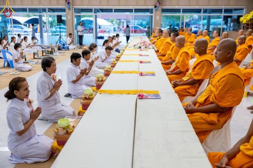 ภาพ No.127738:พิธีถวายภัตตาหารเป็นสังฆทาน แด่คณะพระธรรมยาตราฯ ในโครงการธรรมยาตราอัญเชิญพระบรมสารีริกธาตุ ประดิษฐาน ณ มหารัตนเจดีย์สิริปทุมสวรรค์ อ.บางกล่ำ จ.สงขลา วันที่ 8 มีนาคม พ.ศ. 2567