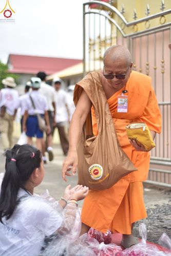 ภาพ No.129977:V.34 เพื่อธรรมเพื่อบางกล่ำ การรับบุญของเจ้าหน้าที่หน่วยงานต่างๆ  เพื่องานธรรมยาตราอัญเชิญพระบรมสารีริกธาตุ ประดิษฐาน ณ มหารัตนเจดีย์สิริปทุมสวรรค์ (เจดีย์อริยพุทธะ 5 พระองค์) ณ ศูนย์ปฏิบัติธรรมภาคใต้ อ.บางกล่ำ จ.สงขลา ระหว่างวันที่ 9-10 มีนาคม พ.ศ. 2567