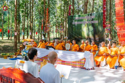 ภาพ No.169522:พิธีทอดกฐิน ณ ศูนย์ปฏิบัติธรรมนานาชาติตะวันพร้าว จ.เชียงใหม่ ในโครงการกฐินสามัคคีทั่วไทย 30,000 วัด บูชาธรรม 80 ปี หลวงพ่อธัมมชโย โดยคณะศิษยานุศิษย์วัดพระธรรมกาย วันที่ 25 ตุลาคม พ.ศ. 2567