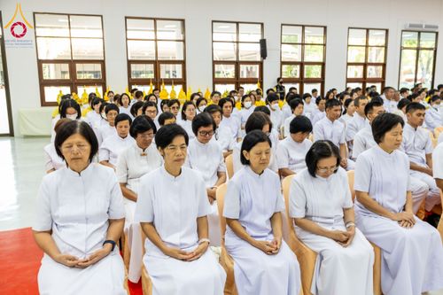 ภาพ No.179570:พิธีเจริญพระพุทธมนต์ พิธีทำบุญตักบาตรถวายพระราชกุศล และพิธีวางพานพุ่มดอกไม้ถวายราชสักการะ  แด่พระบาทสมเด็จพระบรมชนกาธิเบศร มหาภูมิพลอดุลยเดชมหาราช บรมนาถบพิตร เนื่องในวันคล้ายวันพระบรมราชสมภพ วันชาติ และวันพ่อแห่งชาติ วันพฤหัสบดีที่ 5 ธันวาคม พ.ศ. 2567 ณ