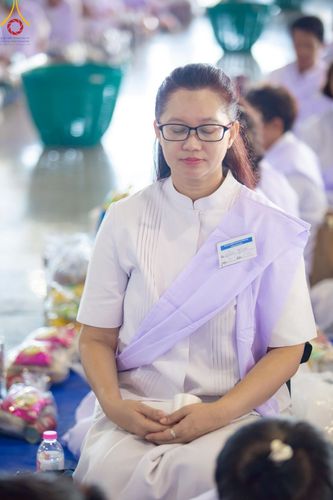 ภาพ No.221949:วันที่ 4 พฤษภาคม พ.ศ. 2568 พิธีตักบาตร เนื่องในวันอาทิตย์ต้นเดือน ณ บ้านแก้วเรือนทองคุณยายฯ วัดพระธรรมกาย